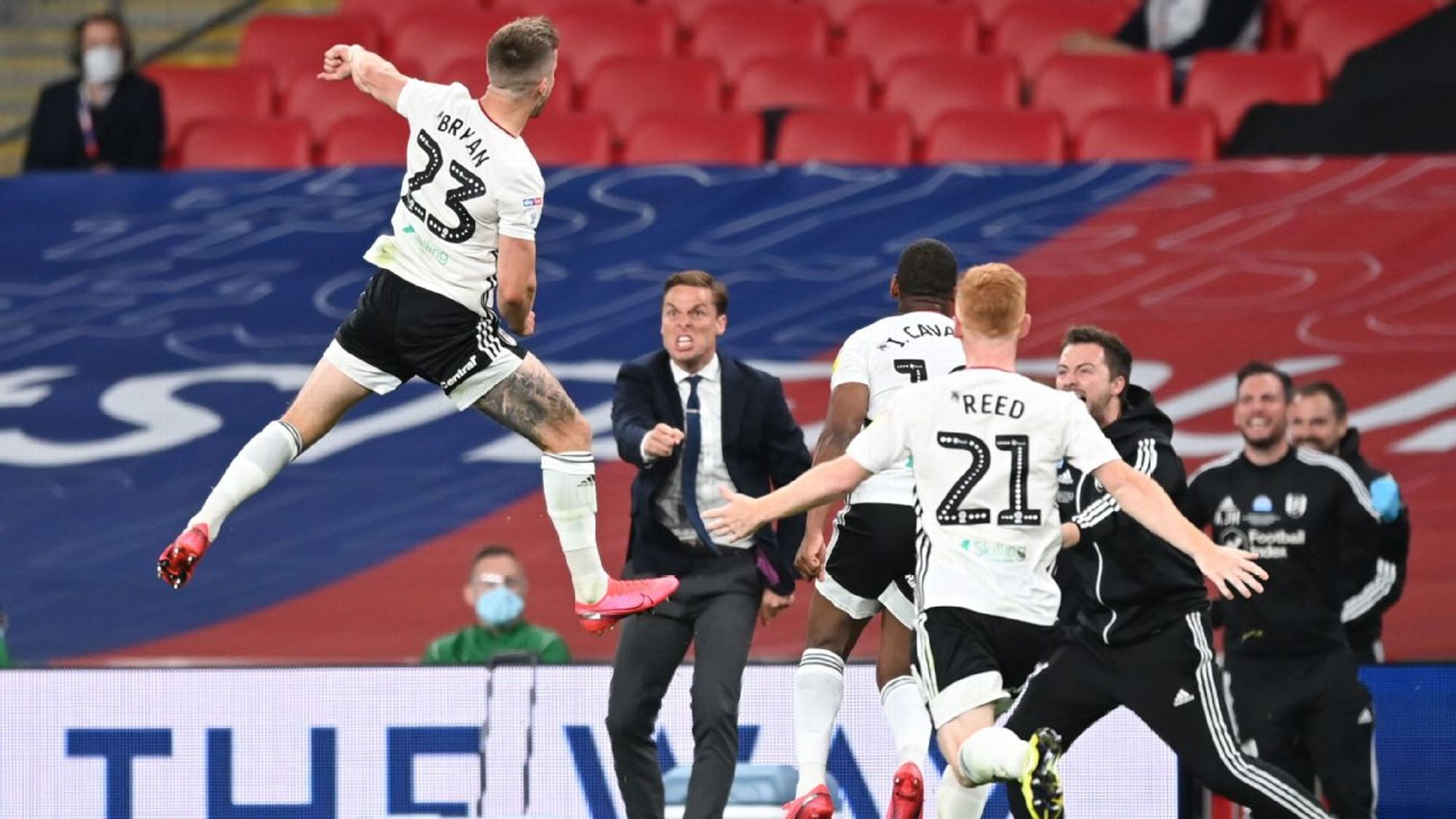 背后却牵出 背后却牵出